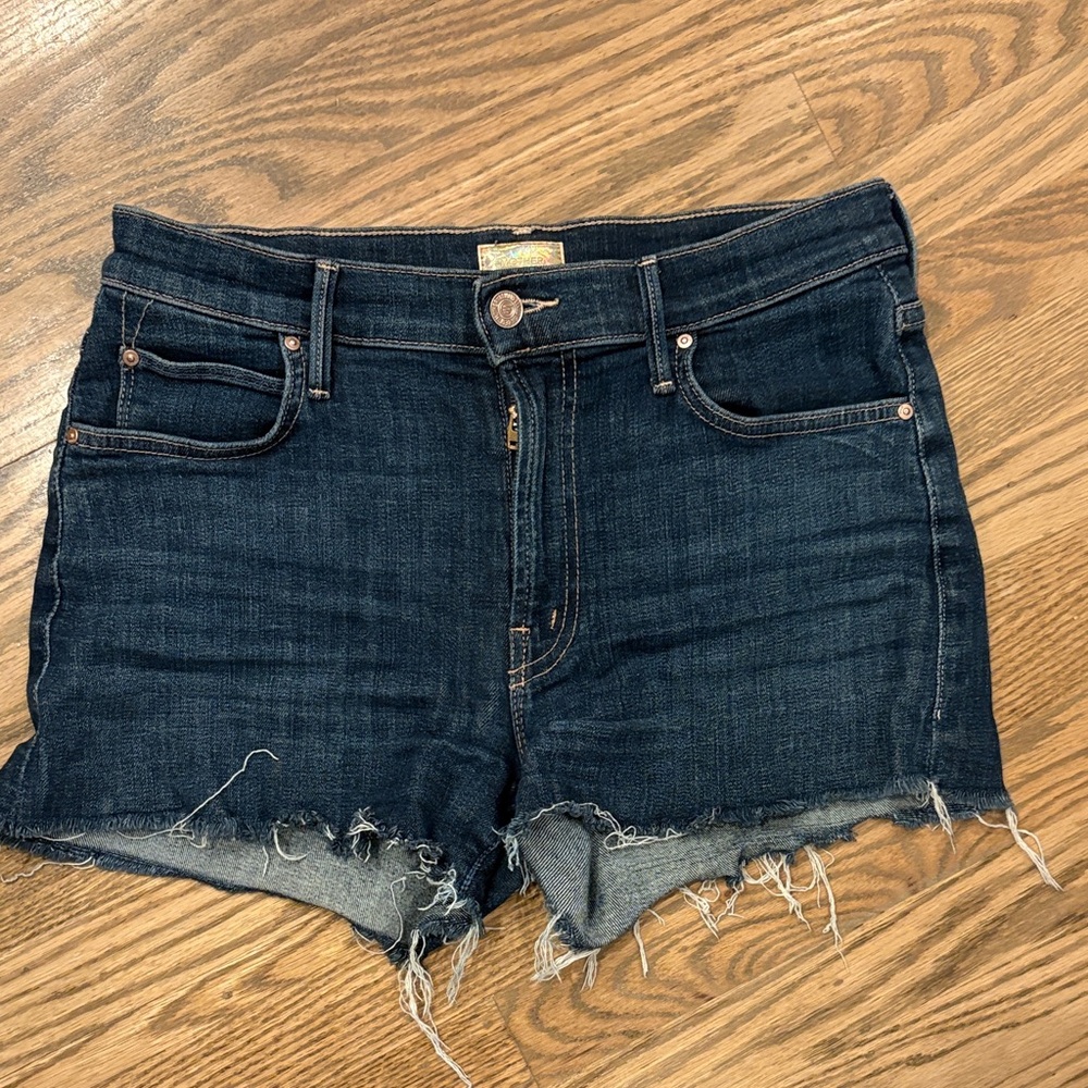 Dark Wash Denim Women's Cutoff Shorts. Mother the charmer fray short. 27 euc